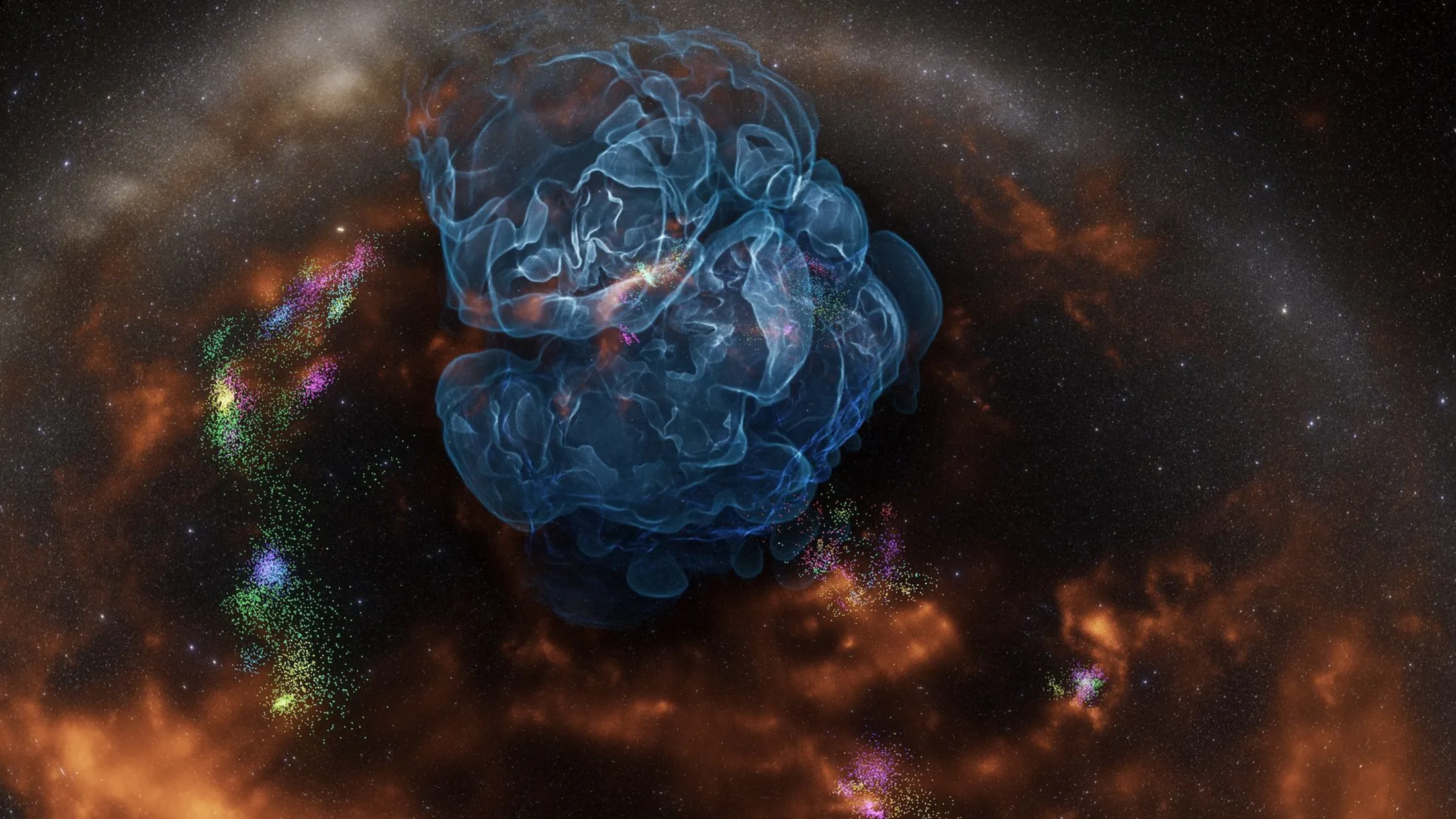 Une structure bleue semblable à un nuage, entourée d’étoiles et de gaz orange lumineux.